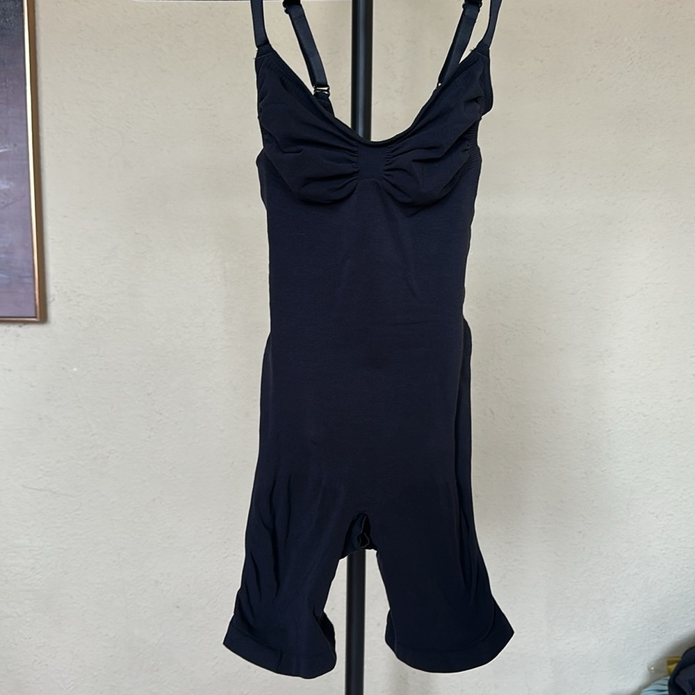 Skims Seamless Sculpt Mid-Thigh Bodysuit Onyx Size M‎ - Picture 5 of 15